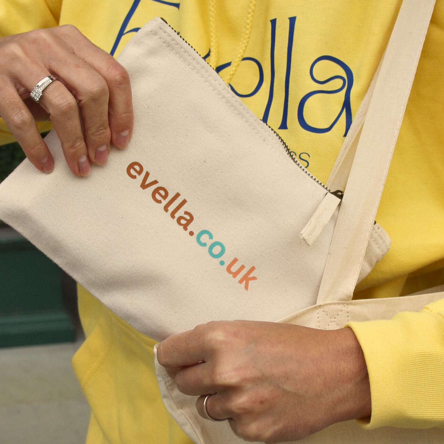 Évella - Inner Glow Bundle (Marine Collagen & Probiotic Complex) + Free Mini Wellness Pouch